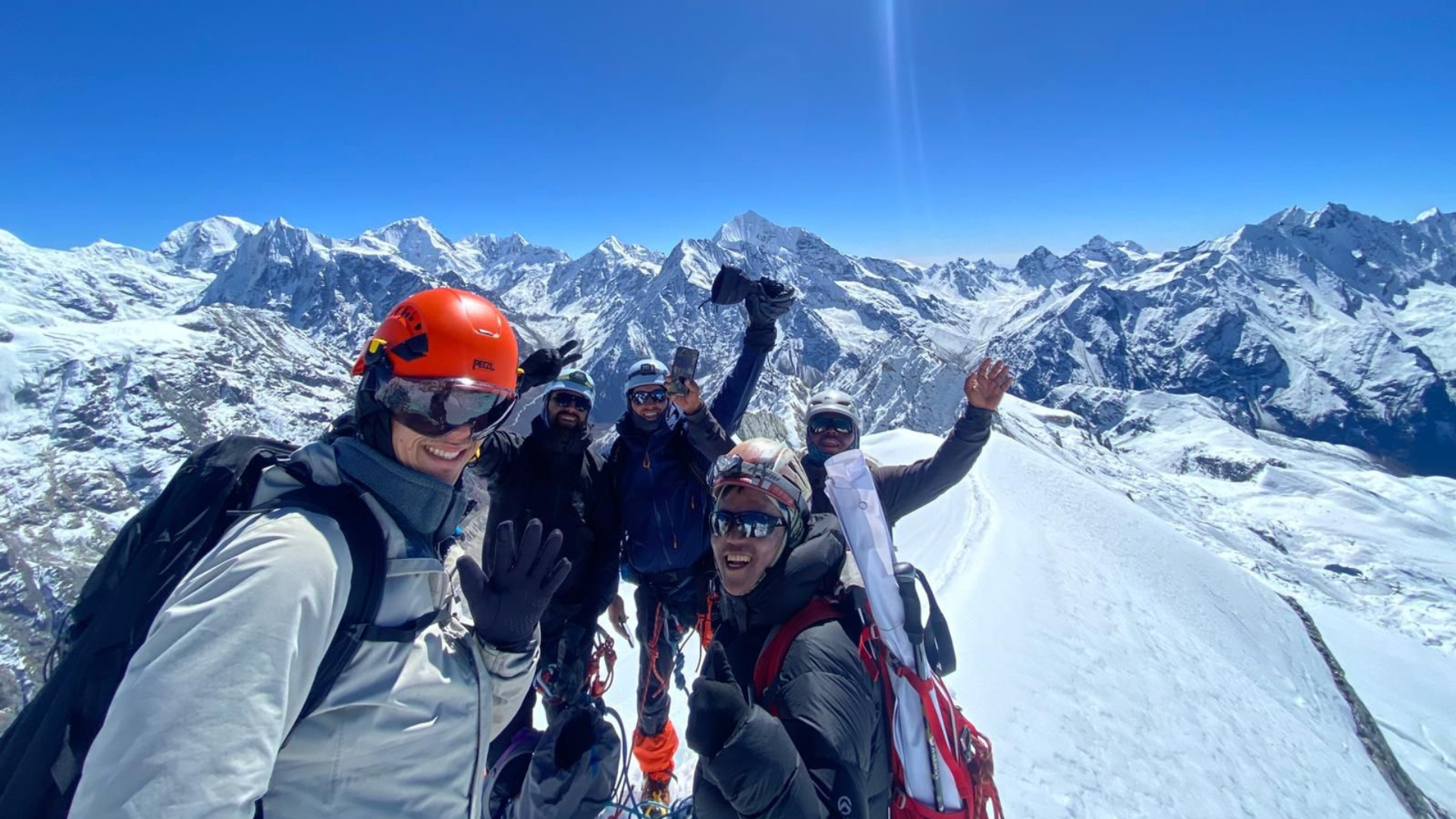 7000m